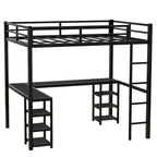 Cama alta negra de metal de tamaño matrimonial con escritorio y estantes, escalera y barandillas