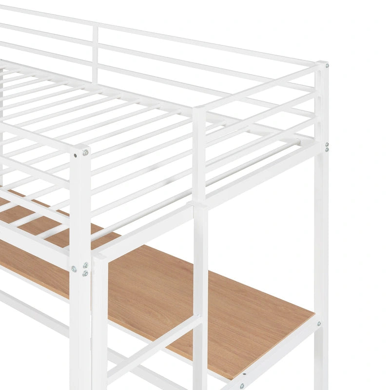 Cama alta metálica blanca tamaño Twin con escritorio, escalera y estantes para niños